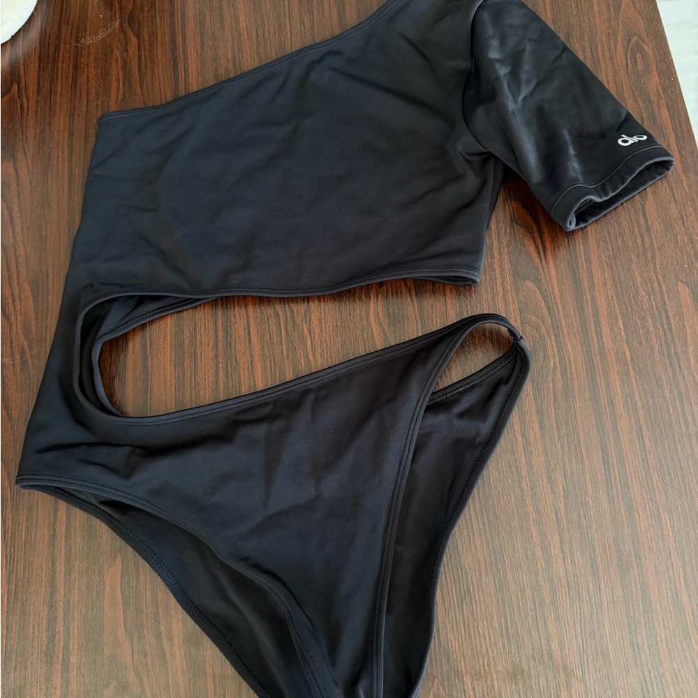 Alo Body Wave One Piece Black